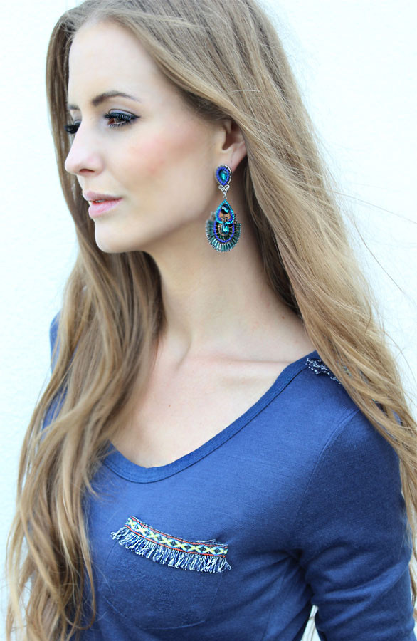 Aztec-top-blauw-statement-oorbellen