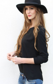 flaphoed-zwart-vilt-met-blouse
