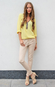 Musthaves-blouses-dames-geel-trends-2015