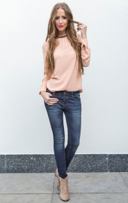 pastel-blouse-met-steentjes