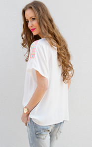 atec-tuniek-met-felle-kleuren
