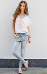 kleding-met-felle-kleuren-en-print-neon-dames