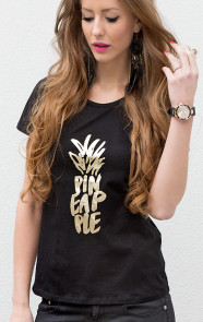 zwarte-top-met-gouden-ananas-tekst