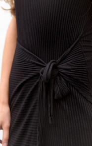 knoop-lange-jurk-zwart
