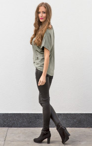 it-shirt-met-gaatjes