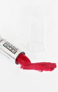 long-lasting-lippenstift-rood