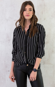 zwarte-blouse-met-witte-strepen