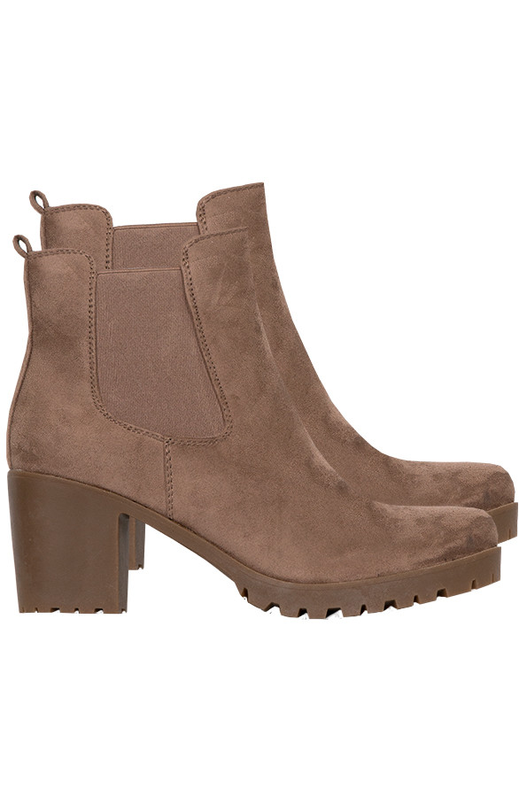 Suede-Chelsea-Boots-Taupe