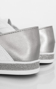 metallic-sneakers-zilver