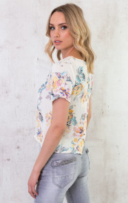 semi-transparante-top-met-bloemen