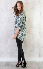 mintgroene-blouse-met-panterprint