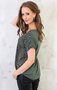 glanzende-top-met-panterprint