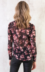 zwarte-blouses-met-bloemenprint