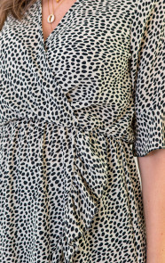 biege-jurken-met-cheetahprint