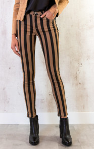skinny-jeans-met-strepen-trends-2019