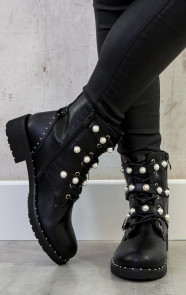 zwarte-boots-met-parels