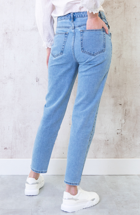 Cross-Over-Straight-Jeans-1