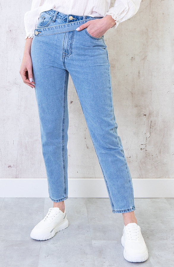 Cross-Over-Straight-Jeans-4