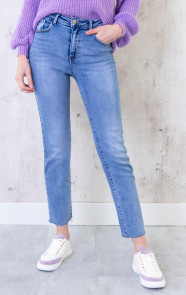 High-Waisted-Straight-Jeans-3