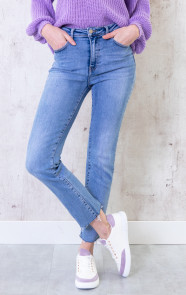 High-Waisted-Straight-Jeans-4