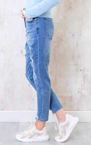 High-Waisted-Jeans-Relax-Fit-2