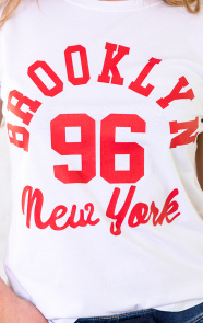Brooklyn-It-Shirt-Wit-Rood-2
