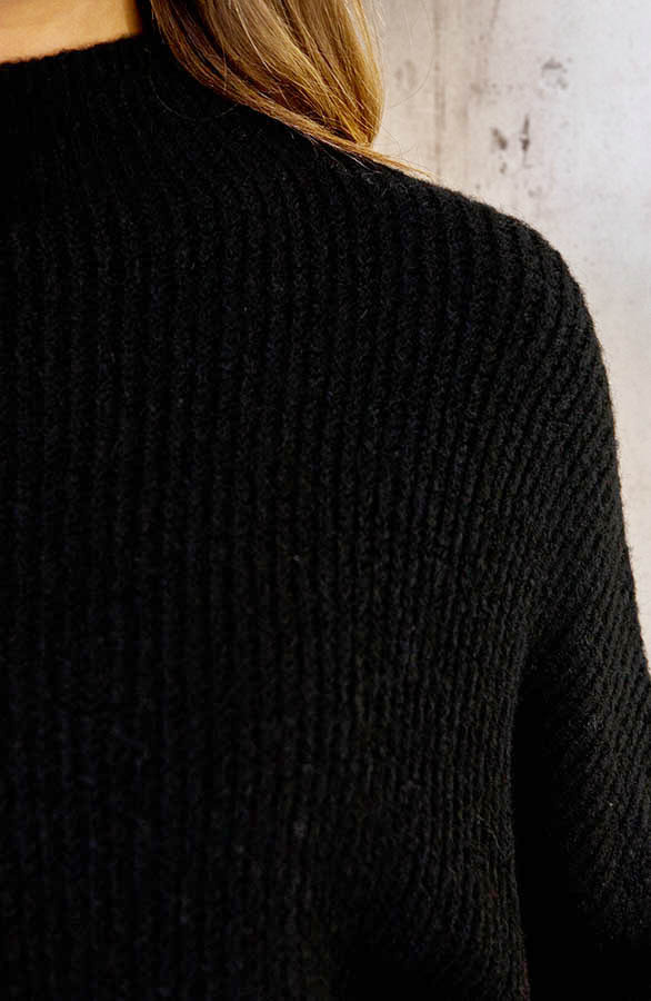 Knitted-Sweater-Zwart