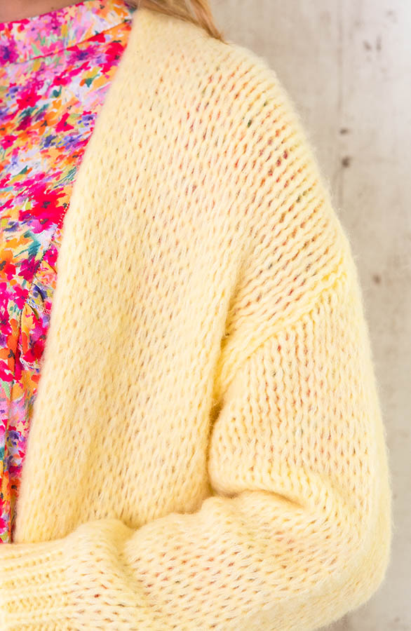 Oversized-Knitted-Vest-Soft-Yellow-3