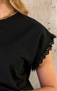 Top-Met-Embroidery-Zwart