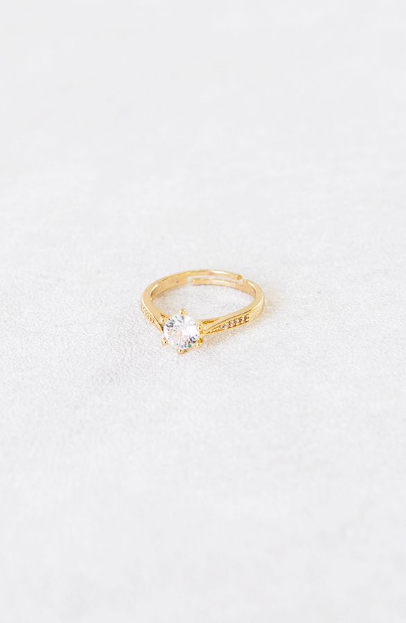 Solitaire-Ring-Goud-Limited