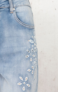 Jeans-Met-Embroidery-Light-Blue