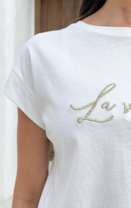 La-Vie-Est-Belle-Embroidery-T-shirt-Ecru-close