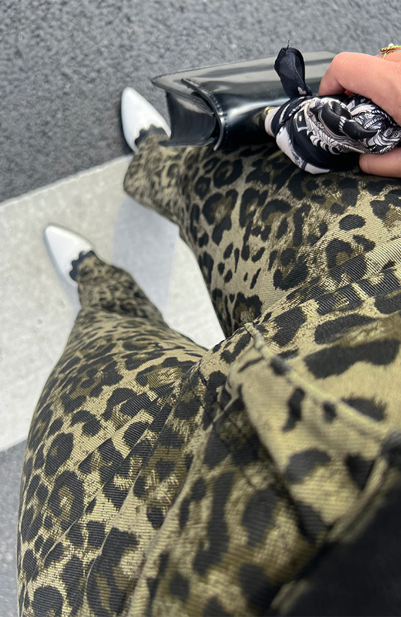 High-Waist-Wide-Leg-Jeans-Leopard-1