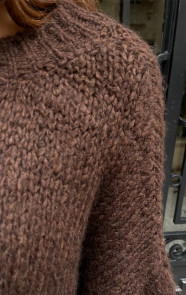 Soft-Oversized-Trui-Choco-7