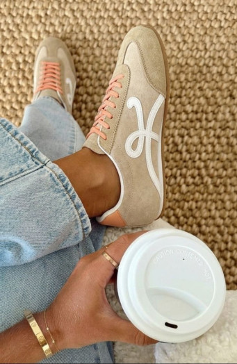 Retro Suede Runner Sneaker Beige